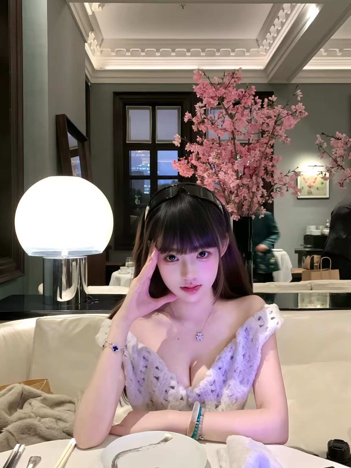 成都品茶工作室苔痕小型茶会包间实拍，环形坐席与主茶台
